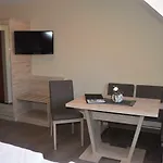 Weingut Karl Braun Konukevi 3*